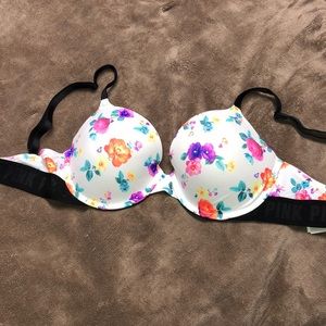 32DD NWOT VS/Pink Wear Everywhere T-Shirt Bra